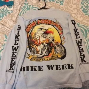 Woman’s long sleeve T-shirt